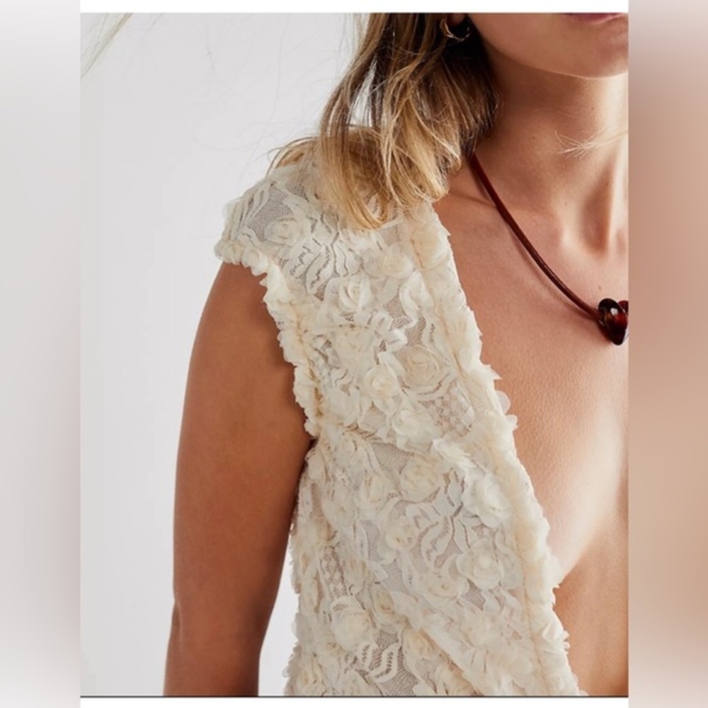 Free People intimately Free 2 Haute 2 Handle cream ruffled plunge front Bodysuit - Picture 5 of 7